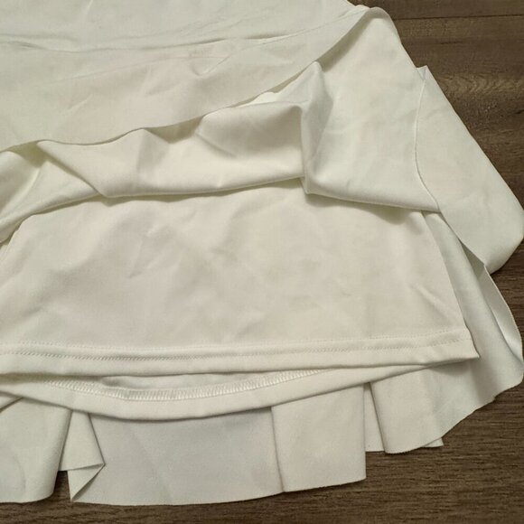 🤍 White Flowy Skort | Built-In Shorts | Wide Waistband - Picture 3 of 5